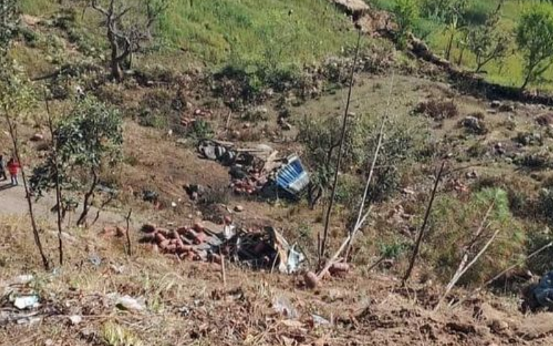 Truck carrying gas cylinders overturns in Dailkeh, three die Nepal Live Today Nepal Live Today